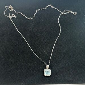 Elegant 10K white Gold Necklace with Blue Aquamarine Gemstone